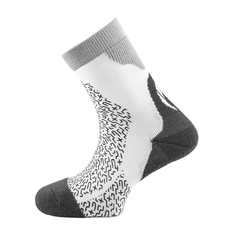 Non-slip wrap-around sports sock ByN
